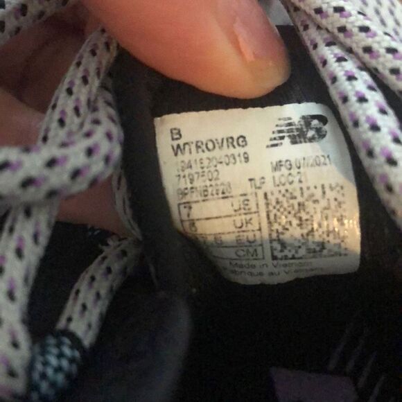 New Balance fresh foam road trail running sneakers violet black 7 - Picture 7 of 9